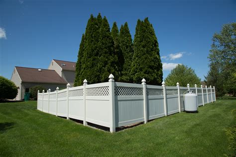 Backyard Fence - What S The Best Fencing Material For Your Backyard Fence : Use garden fencing ...