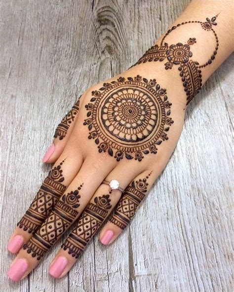 Simple and Easy Mehndi Designs for Bridal and Karva Chauth