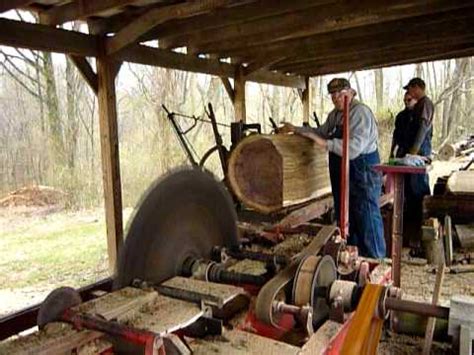 Cutting a large walnut log with a small blade on a Frick sawmill - YouTube