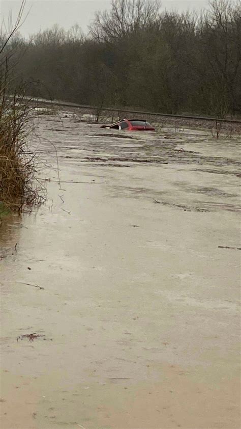 Missouri man makes harrowing rescue in flash flood | WSAV-TV