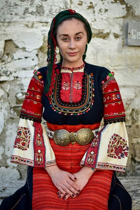 Говедарци, Самоковско | Traditional outfits, Bulgarian clothing, Traditional fashion