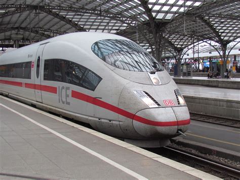 ICE 3 High speed train in Cologne train station | Train, Speed training ...