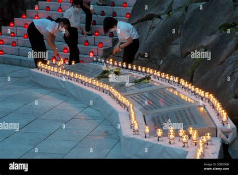 Ceremony of remembrance hi-res stock photography and images - Alamy