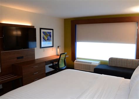 Holiday Inn Express & Suites Pittsburgh - Monroeville, an IHG Hotel Monroeville, Pennsylvania ...