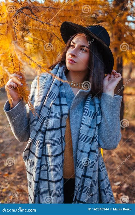 Autumn Fashion. Young Woman Wearing Stylish Outfit in Park. Clothing and Accessories Stock Photo ...