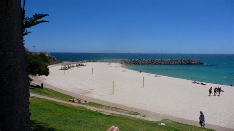 Perth Beaches Perfect For the Whole Family - Wander The Map