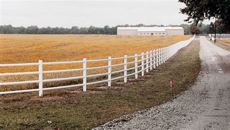 Vinyl Rail Round Fence Style | Ravenna, Nebraska