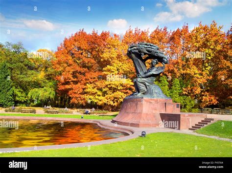 Chopin monument in Lazienki Park (Frédéric François Chopin - polish ...