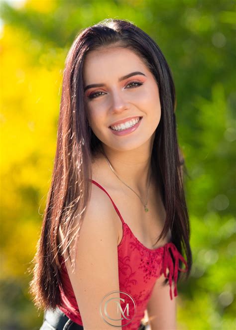 Gorgeous senior photoshoot in 2020 | Senior photoshoot, Senior portraits girl, Senior photographers