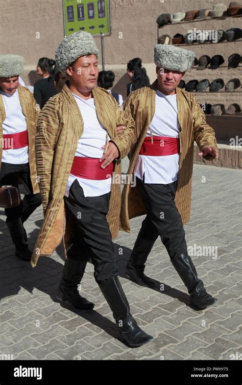 Uzbekistan men hi-res stock photography and images - Alamy