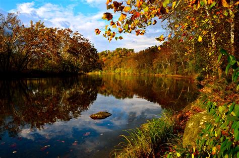 Early Autumn Color in the Shenandoah Valley, Virginia | New American Journal