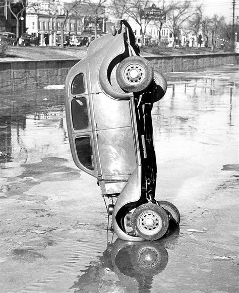 Stunning vintage photos of car wrecks from the days before seat belts ...