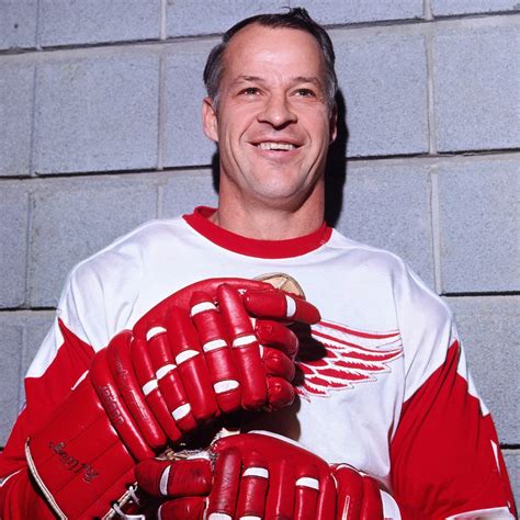 Iconic Hockey Player Gordie Howe Has Died at Age 88 - Closer Weekly