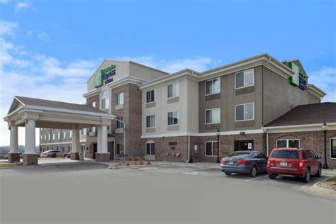 Holiday Inn Express Hotel & Suites Omaha West in Omaha (NE) - Room ...