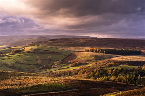 * Mid Autumn Peak District light | Peak District stock images