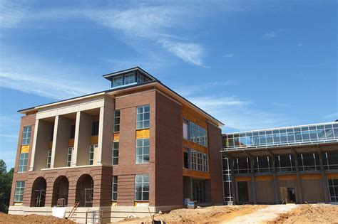 The front of the Jerry Falwell Library is photographed. | Flickr