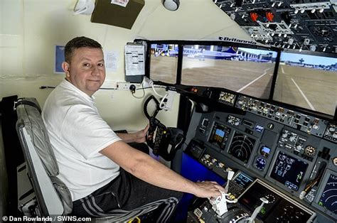 Father builds Boeing 737 flight simulator in dining room for £15,000 ...