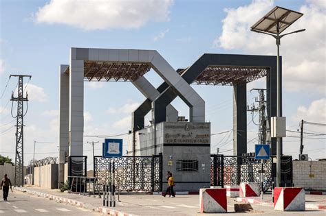 Egypt-Gaza border crossing opens, letting desperately needed aid flow ...