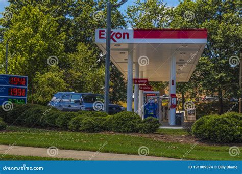 Exxon Gas Station and Current Gas Price Editorial Stock Image - Image of station, county: 191009374