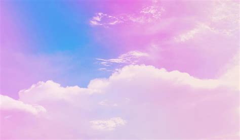 cielo rosa pastel para el fondo. hermosas nubes románticas de ensueño 2942242 Foto de stock en ...