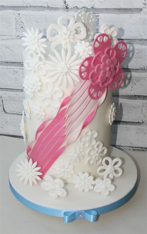 Flowers and ribbons - Cake by Nonie's - CakesDecor