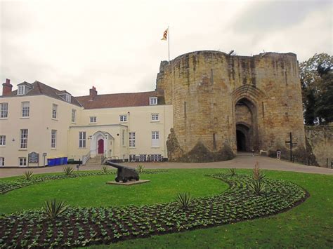 Tonbridge Castle, Castle, Kent - Photos