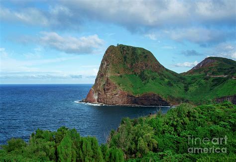 Kahakuloa Head on North West Coast of Maui, Hawaii Photograph by Yefim ...