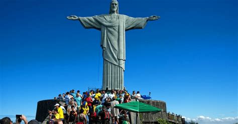 Where is Christ the Redeemer statue located? - Christian Faith Guide