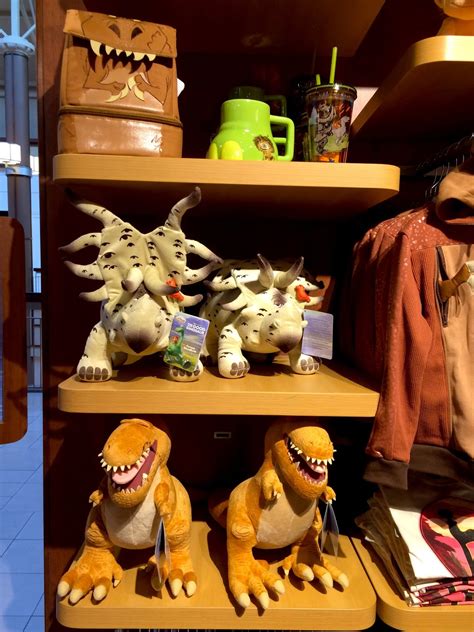 Dan the Pixar Fan: Events: The Good Dinosaur Disney Store Merch Release