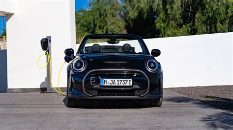 ALL-ELECTRIC MINI CONVERTIBLE