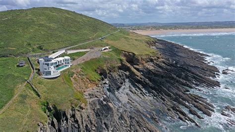 A UK Mansion That Looks Like a Lighthouse Just Listed for $12 Million