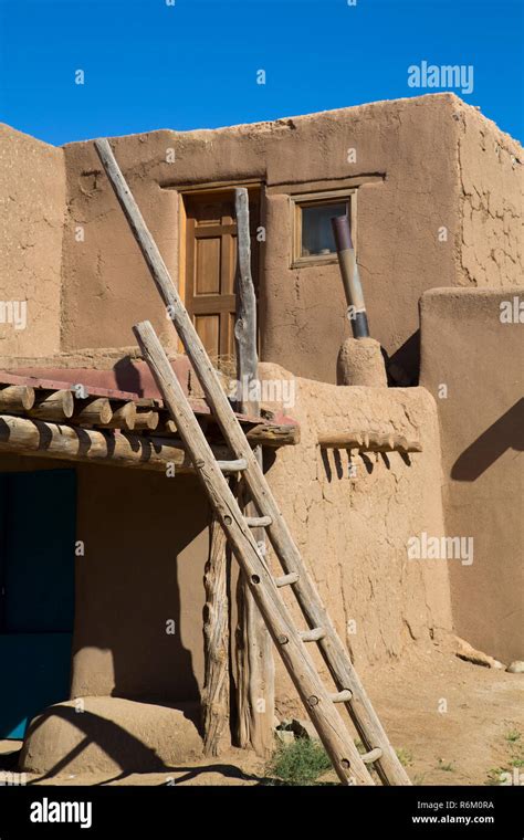 Taos Pueblo, UNESCO World Heritage Site, Pueblo Dates to 1000 AD, New ...