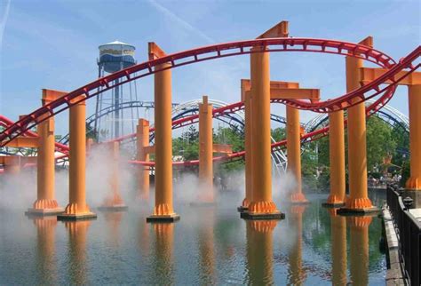 43 Amazing Pictures from Cedar Point Amusement Park-9 Wooden Roller ...