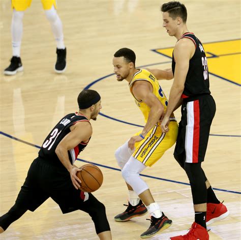 Steph Curry vs. Seth Curry as sibling rivalry invades playoffs