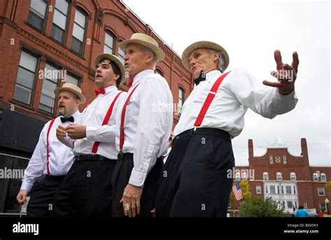 Barbershop quartet, four men singing Stock Photo - Alamy