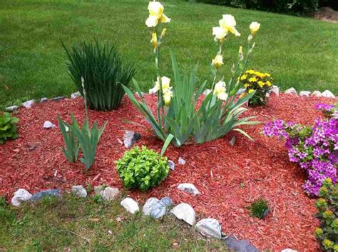 Outstanding Red Mulch Landscaping Ideas You Will Love To Copy - Top Dreamer