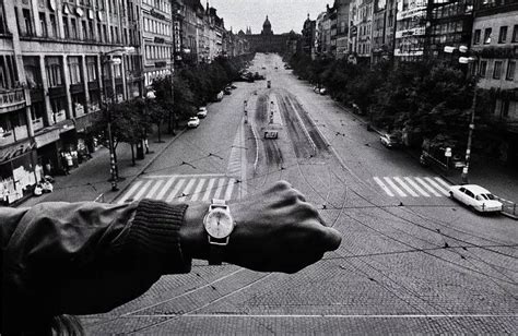 15 Famous Street Photographers & Their Photos • PhotoTraces | Magnum ...