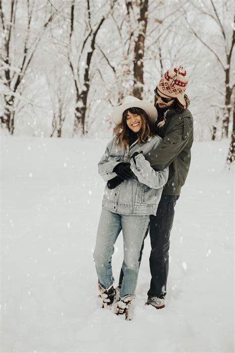 Couple session in the snow. Romantic and playful couple session in blizzard and snow. Hana ...