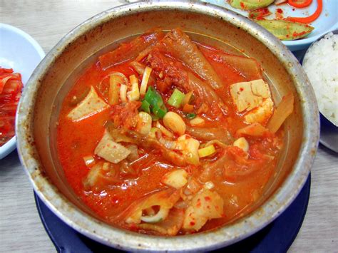 File:Korean stew-Kimchi jjigae-05.jpg - Wikipedia