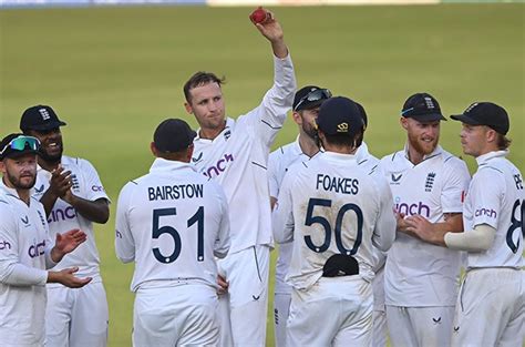 Hartley stars as England stun India in opening Test | Sport