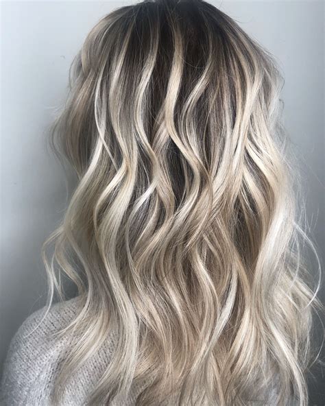 Beachy Blonde : Beach Waves @carriemarginian_hair Beach Wave Hair, Hair ...