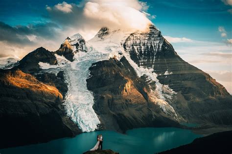 Berg lake backpacking elopement in Mount Robson Provincial Park. | Berg Lake