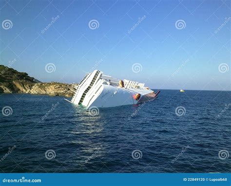 Sinking Cruise Ship Costa Concordia Editorial Image - Image: 22849120