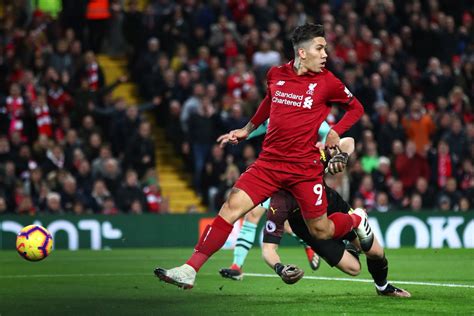 Firmino loves a no-look 👌 | Scoopnest