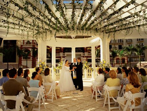 It Pays to Say Your "I Dos" in Kissimmee | BridalGuide