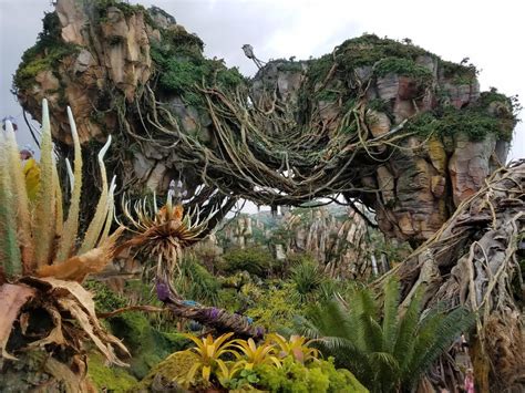 The floating mountains of Pandora : disney