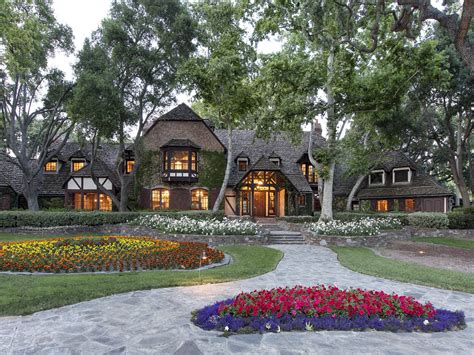 Michael Jackson's Neverland Ranch - $100 Million - LuxuryHomes.com - Living