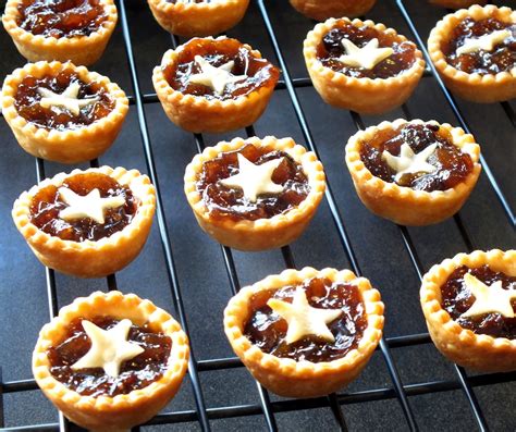All That's Left Are The Crumbs: Mini Mincemeat Tarts