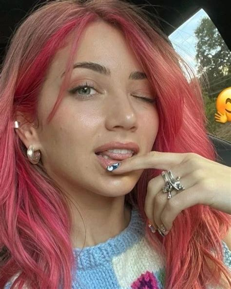 Pink hair : r/emily_rudd