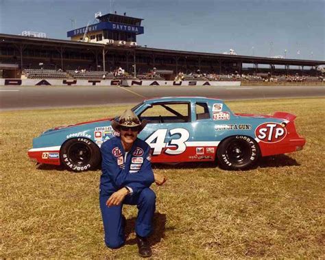 Richard Petty poses with his No. 43 car at Daytona | Richard petty, Nascar race cars, Race cars